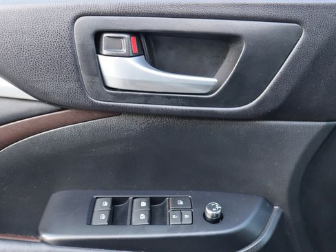 Used 2015 Toyota Highlander XLE image 26