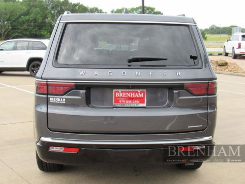 Used 2024 Jeep Wagoneer Series II AWD/4WD image 5