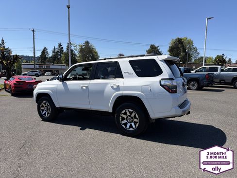 Used 2021 Toyota 4Runner TRD Off-Road AWD/4WD image 3
