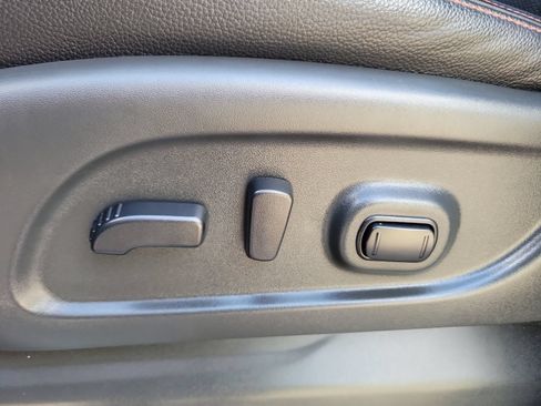 Used 2021 Nissan Titan PRO-4X w/ Pro-4x Convenience Package AWD/4WD image 29
