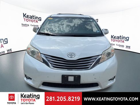 Used 2015 Toyota Sienna XLE w/ XLE Navigation Package FWD image 2