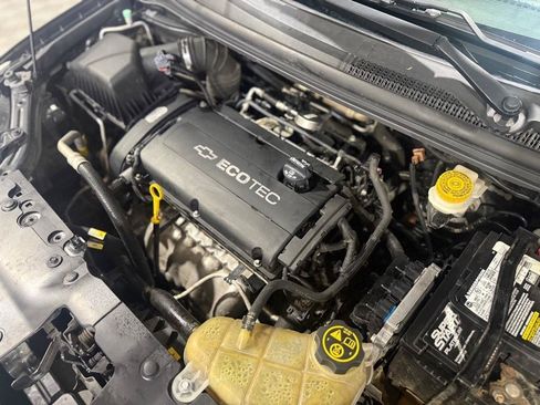 Used 2017 Chevrolet Sonic LT FWD image 10