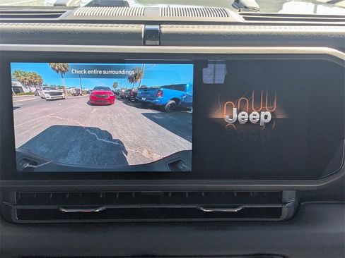 New 2025 Jeep Gladiator Sport image 30