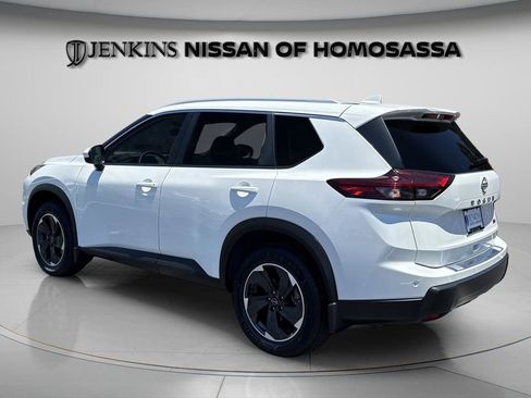 Certified 2024 Nissan Rogue SV w/ SV Premium Package FWD image 9
