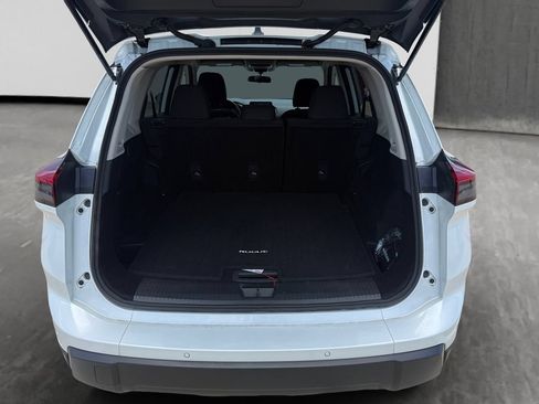 Used 2025 Nissan Rogue S FWD image 18