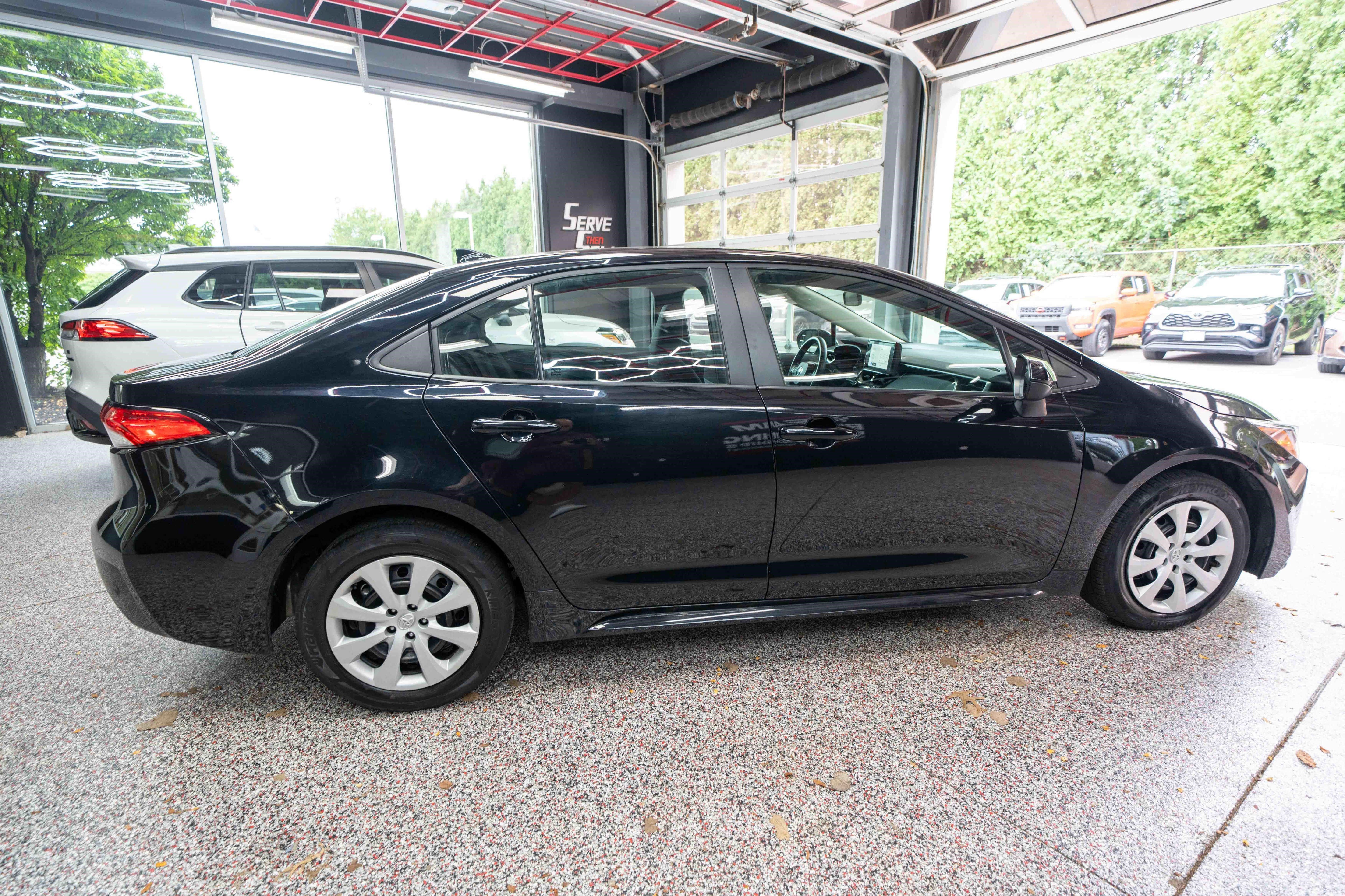 Used 2024 Toyota Corolla LE FWD image 4