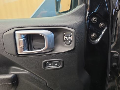 Used 2021 Jeep Gladiator Mojave AWD/4WD image 17