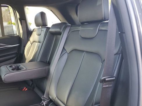 Certified 2025 Jeep Grand Cherokee Limited w/ Luxury Tech Group II image 17