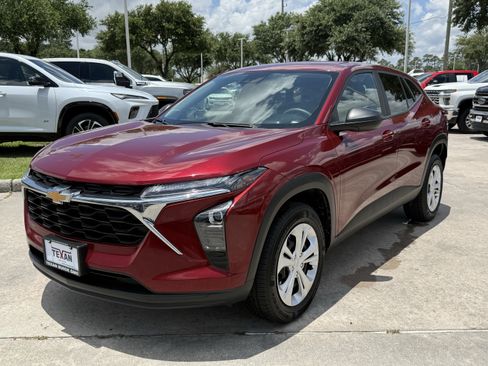 Used 2025 Chevrolet Trax LS FWD image 9