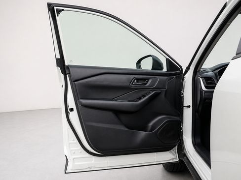 Used 2024 Nissan Rogue S FWD image 23