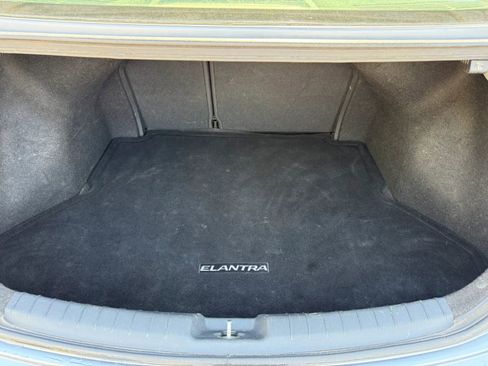 Used 2017 Hyundai Elantra SE image 13