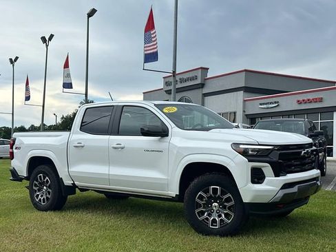 Used 2025 Chevrolet Colorado Z71 image 12