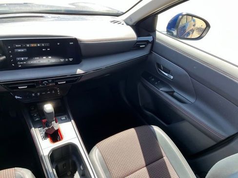 Used 2025 Nissan Kicks SR FWD image 13