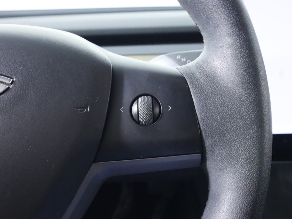 Used 2023 Tesla Model Y Long Range AWD/4WD image 12