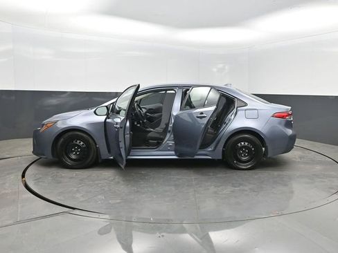 Used 2025 Toyota Corolla LE FWD image 37