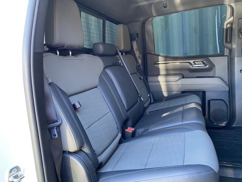 Used 2024 Chevrolet Silverado 1500 ZR2 image 39