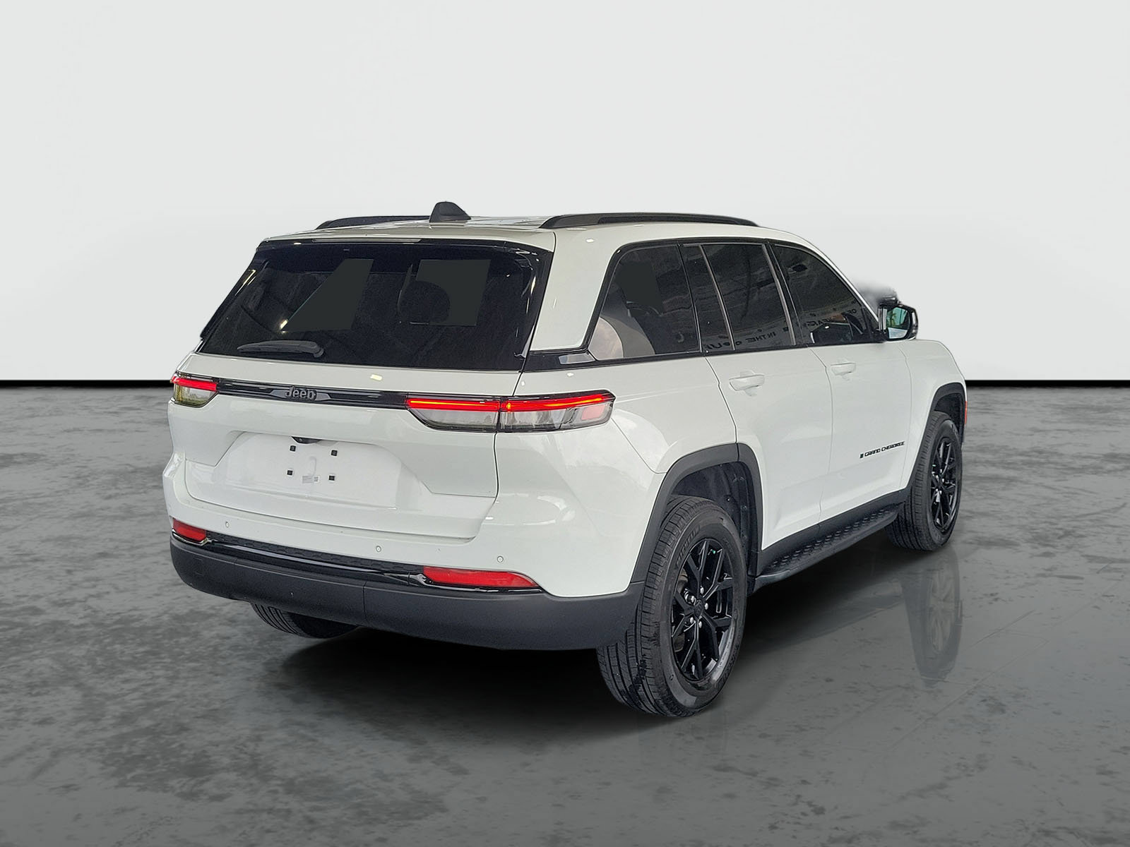 Certified 2025 Jeep Grand Cherokee Altitude RWD image 2