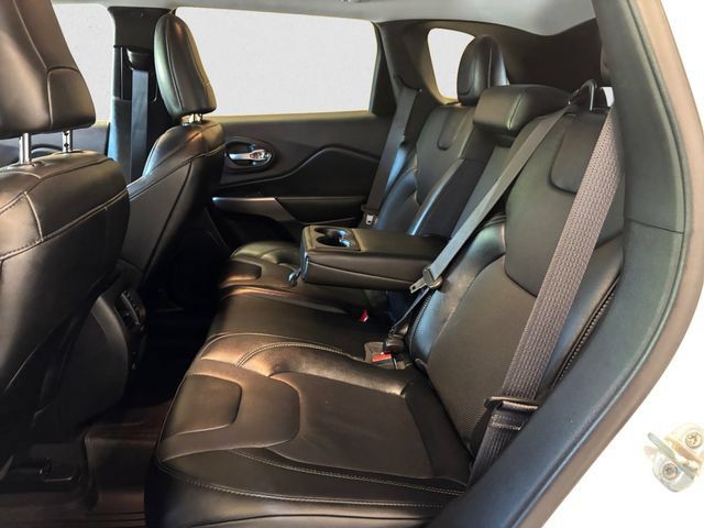 Used 2022 Jeep Cherokee Latitude Lux w/ Mopar Interior Package AWD/4WD image 14