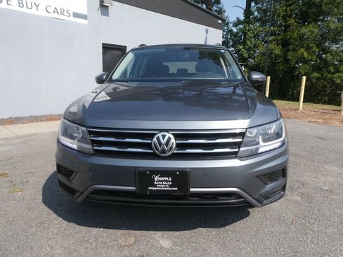Used 2018 Volkswagen Tiguan SE AWD/4WD image 2