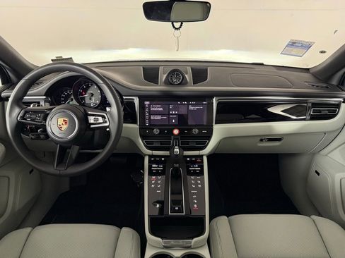 Certified 2025 Porsche Macan image 21
