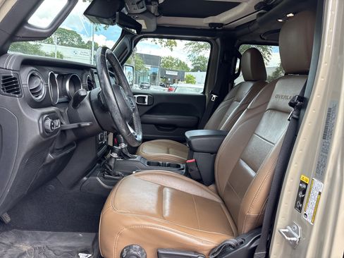 Used 2020 Jeep Gladiator Overland AWD/4WD image 16