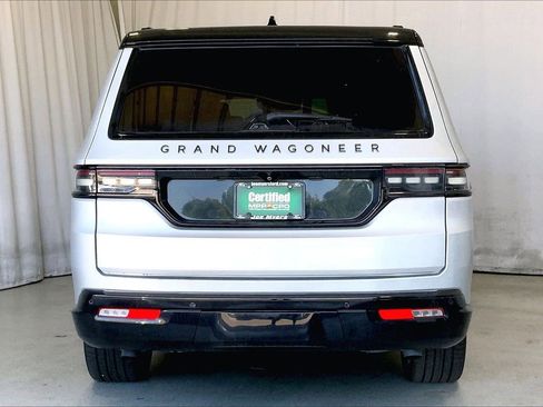 Used 2024 Jeep Grand Wagoneer L Series III w/ Rear Seat Video Group 1 AWD/4WD image 4