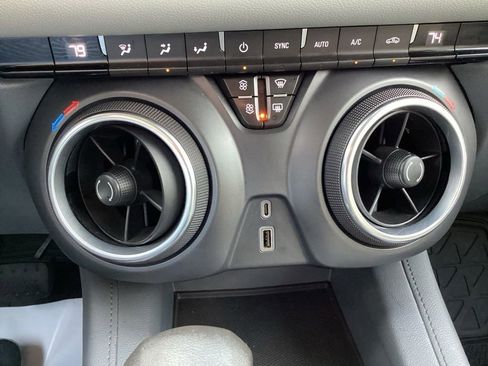 Used 2021 Chevrolet Blazer LT FWD image 19