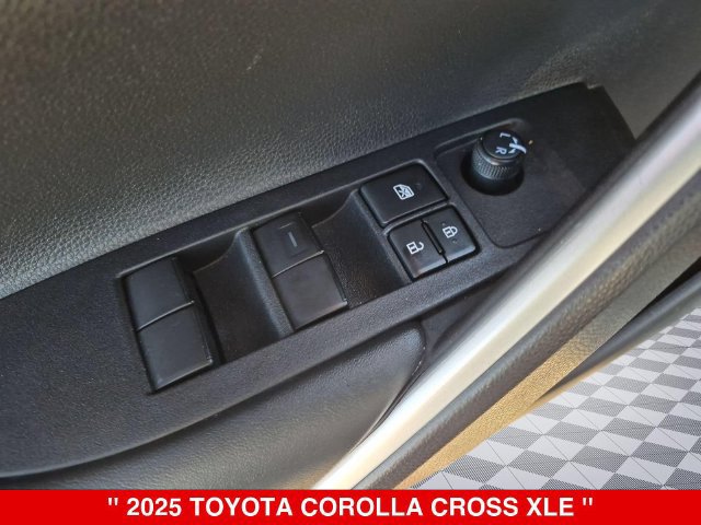 Used 2025 Toyota Corolla Cross XLE AWD/4WD image 12