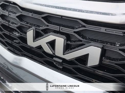 Used 2022 Kia Telluride SX w/ SX Prestige Package image 9