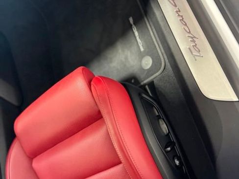 Used 2021 Porsche Taycan 4S image 29