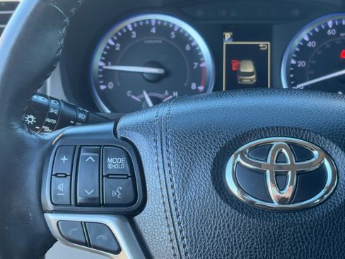 Certified 2019 Toyota Highlander FWD V6 image 22