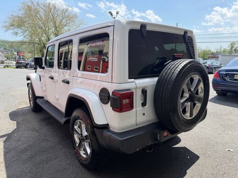 Used 2018 Jeep Wrangler Unlimited Sahara w/ LED Lighting Group AWD/4WD image 4
