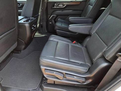 Used 2025 GMC Yukon Denali AWD/4WD image 37
