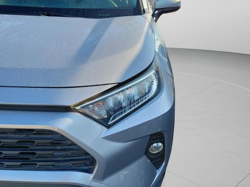 Used 2019 Toyota RAV4 XLE w/ Convenience Package FWD image 8