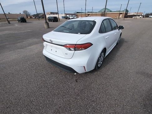 Used 2025 Toyota Corolla LE image 3