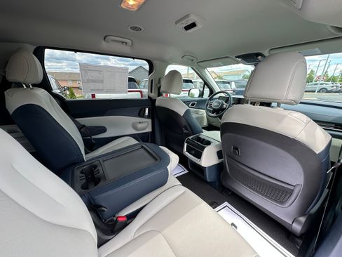 New 2026 Kia Carnival EX FWD image 14