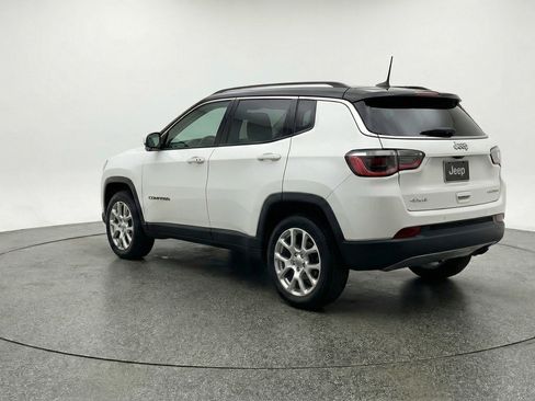 Used 2025 Jeep Compass Limited image 6