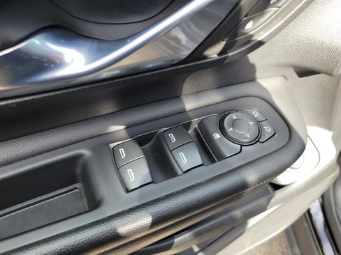 Used 2023 GMC Terrain SLT w/ Tech Package FWD image 26