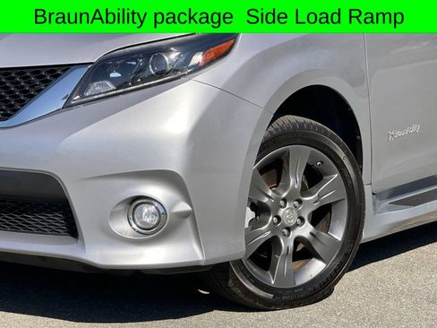 Used 2015 Toyota Sienna SE w/ SE Preferred Package FWD image 46
