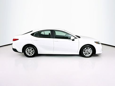 Used 2025 Toyota Camry LE image 10