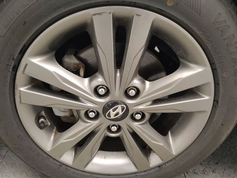 Used 2018 Hyundai Elantra SE w/ SE Connectivity Package 04 FWD image 31