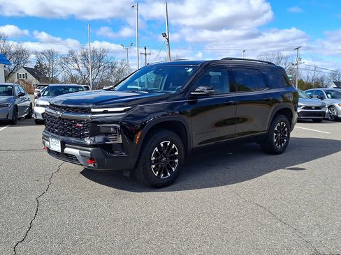 Used 2025 Chevrolet Traverse Z71 w/ Driver Confidence Package image 3