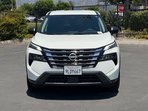 Used 2024 Nissan Rogue S FWD image 2