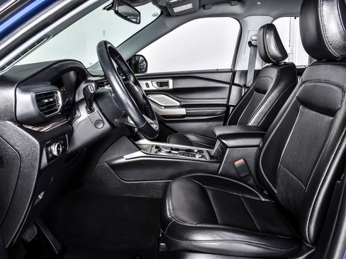 Used 2023 Ford Explorer Limited AWD/4WD image 16
