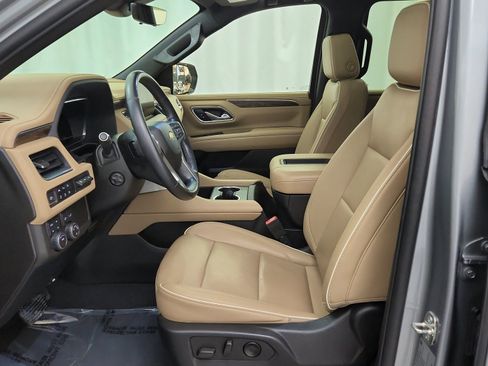 Used 2023 Chevrolet Suburban Premier AWD/4WD image 19