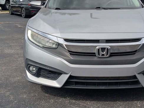 Used 2017 Honda Civic Touring image 10