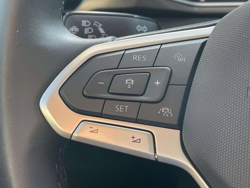 New 2026 Volkswagen Taos SE FWD image 22
