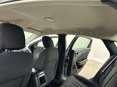 Used 2015 Chrysler 200 Limited image 27