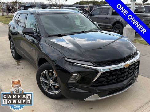 Used 2025 Chevrolet Blazer LT FWD image 3