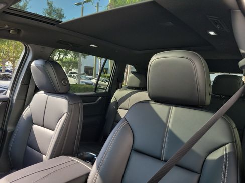 New 2026 GMC Acadia Elevation w/ Elevation Premium Package FWD image 23